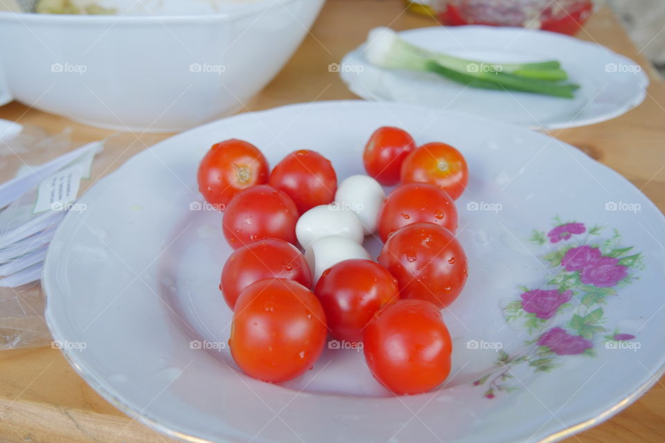 tomatos cherry with eggs