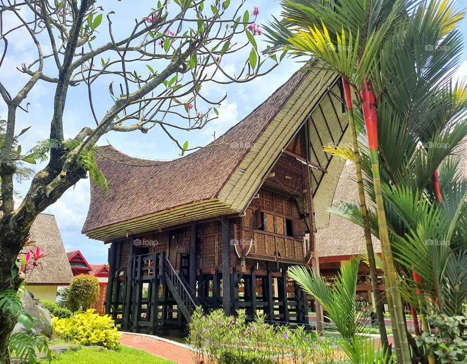 Toraja houses with tongkonan architecture are known for their distinctive shape through the lower, middle and upper structures which have the aesthetic beauty of the structure and construction