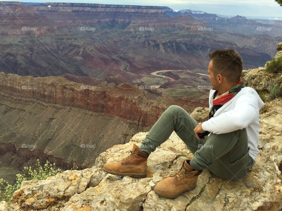 Take a rest while look the beautiful Grand canyon