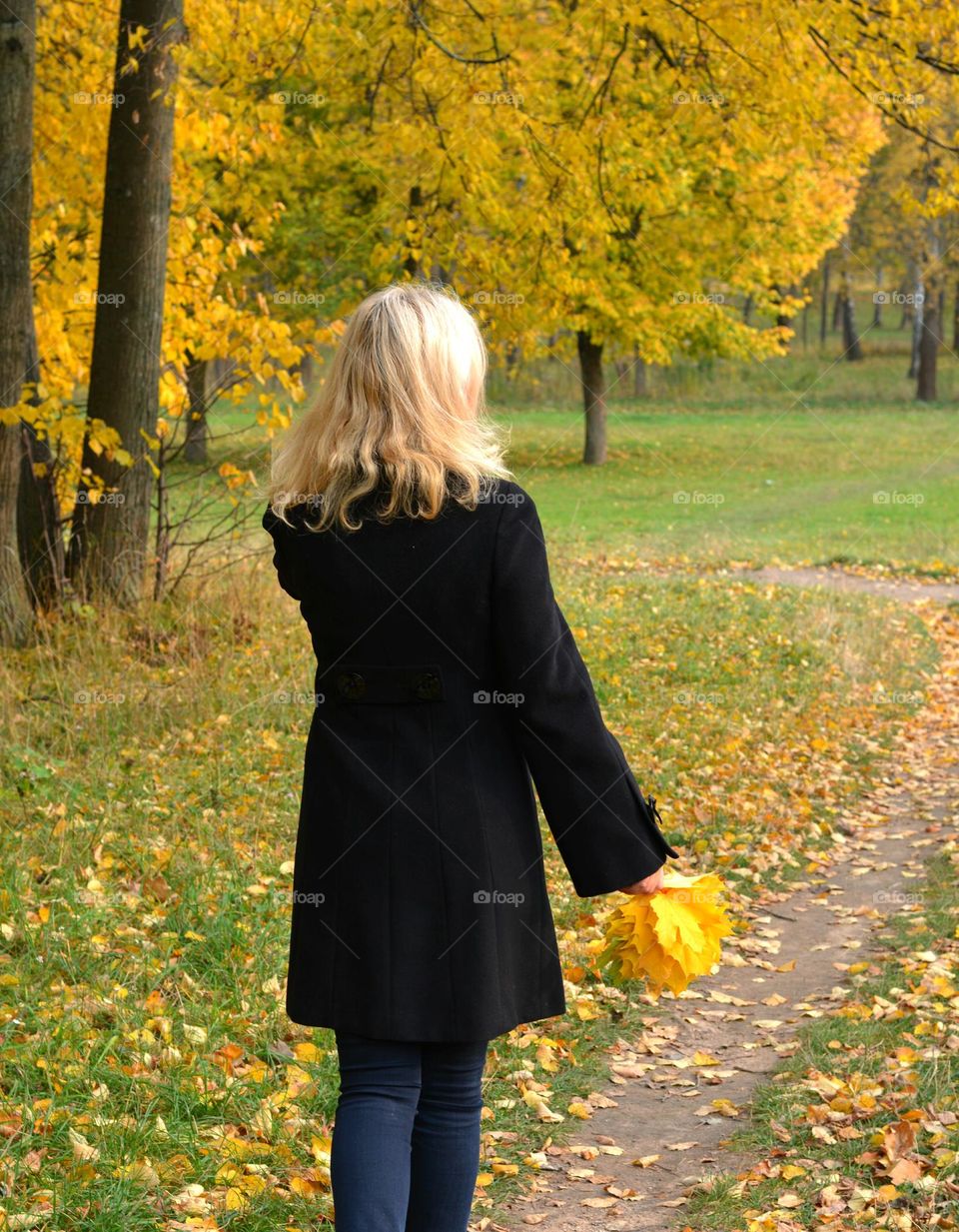 blonde woman outdoor, beautiful hair