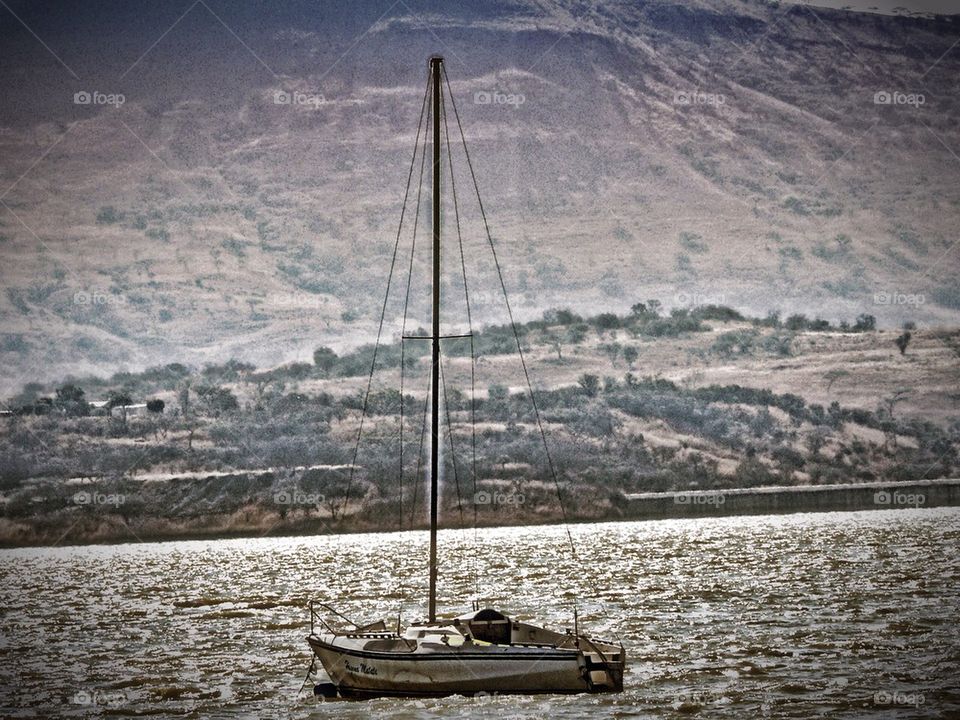 Boat on Spioenkop dam