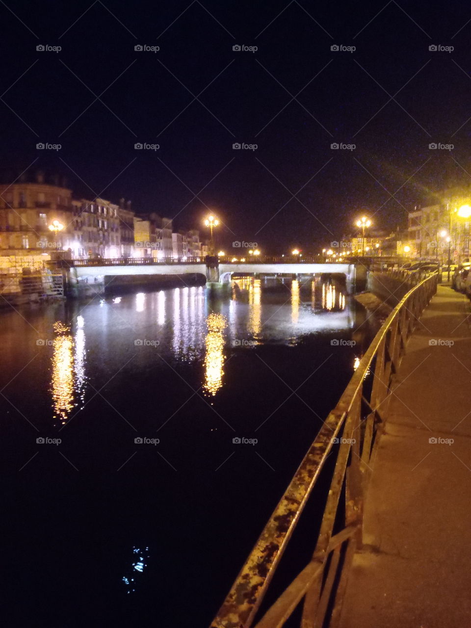 Bayonne de nuit