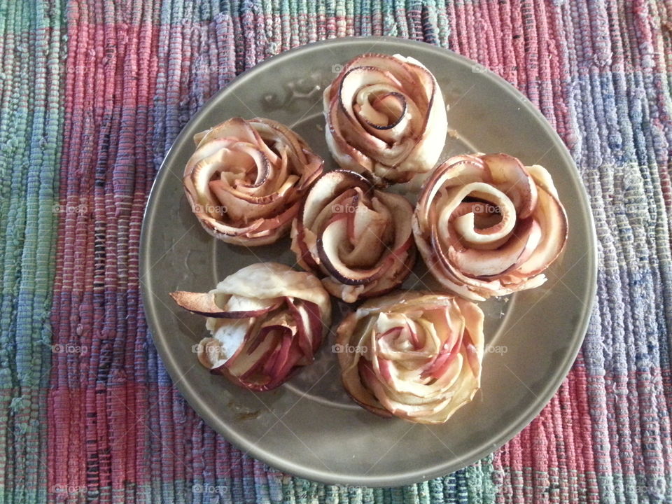 Baked Apple Roses. Delicious freshly baked apple roses