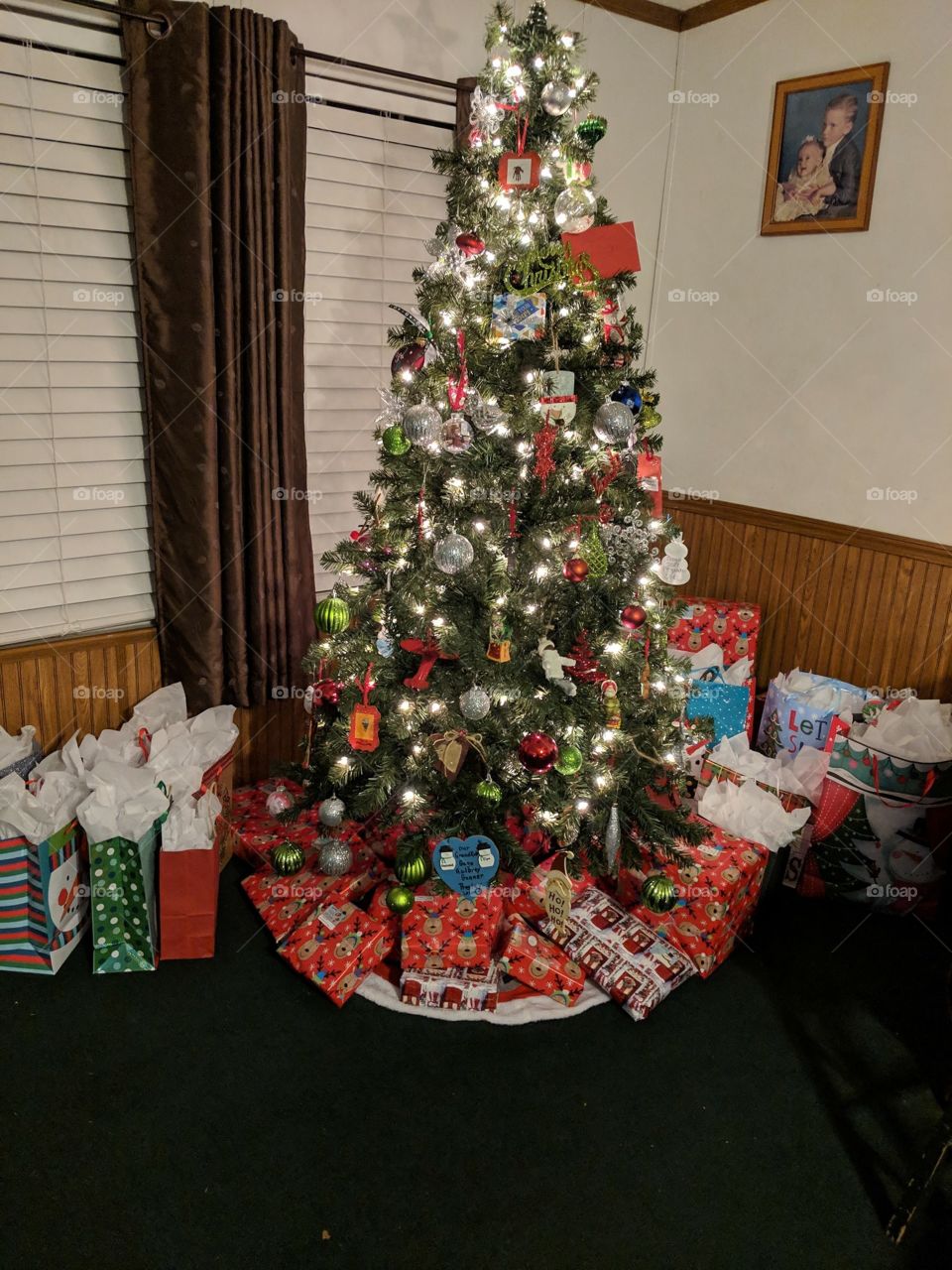 Christmas tree presents