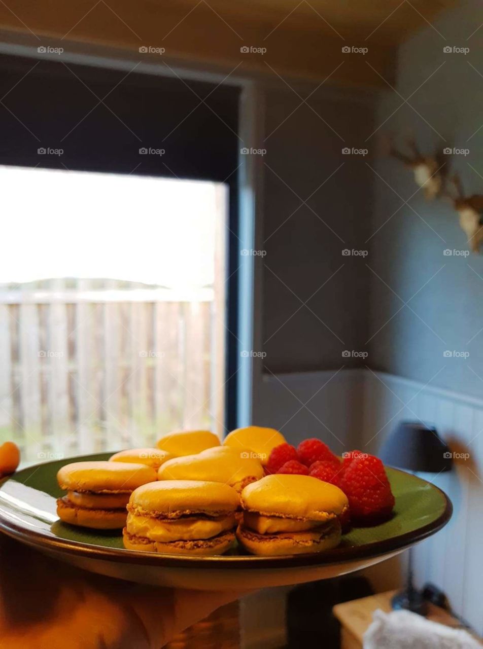 cute macarons raspberry