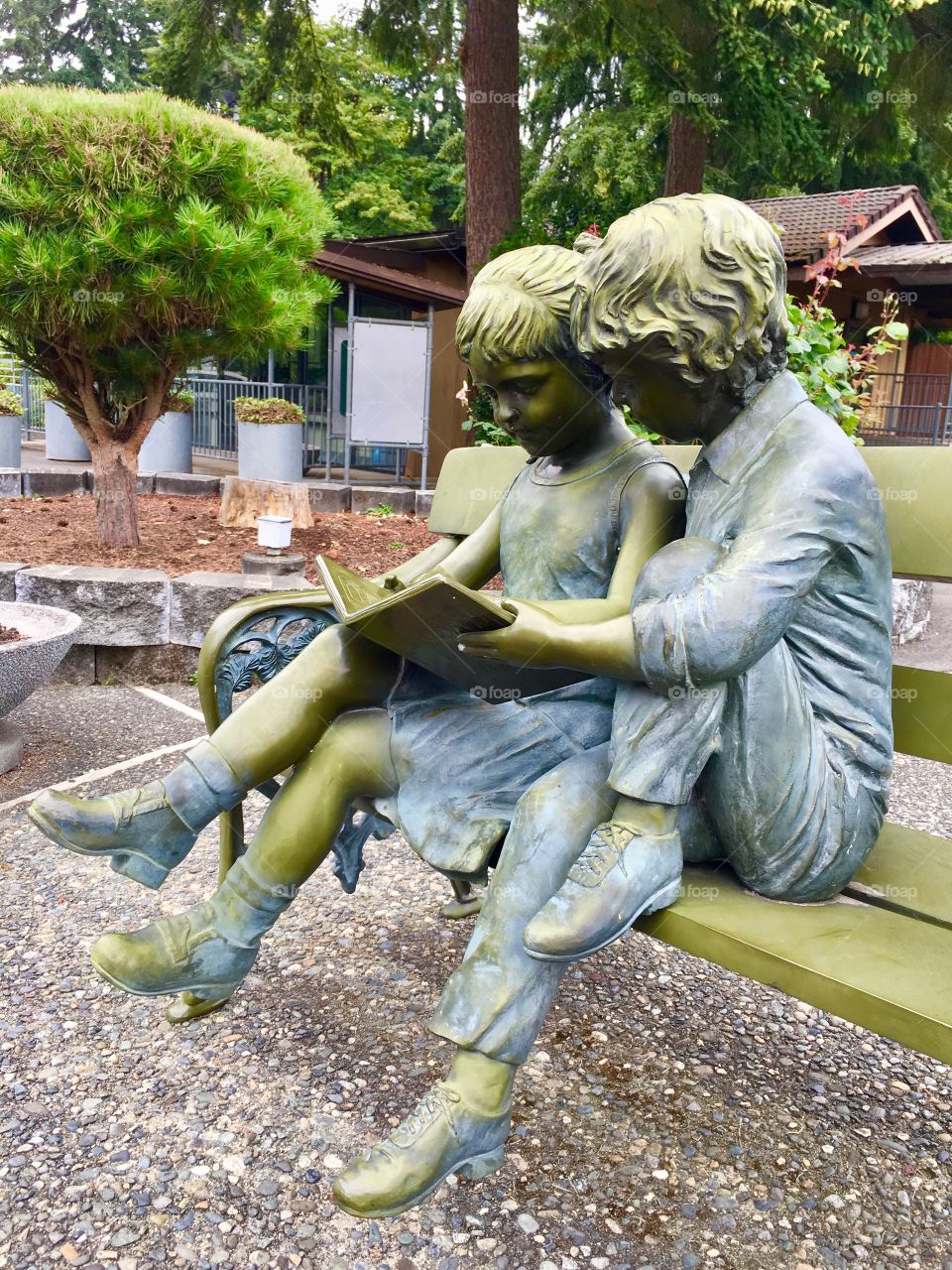 Statues of children reading 