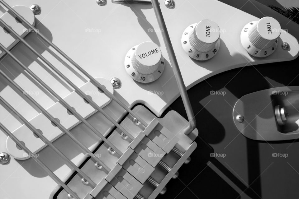 Electric guitar . Electric guitar 