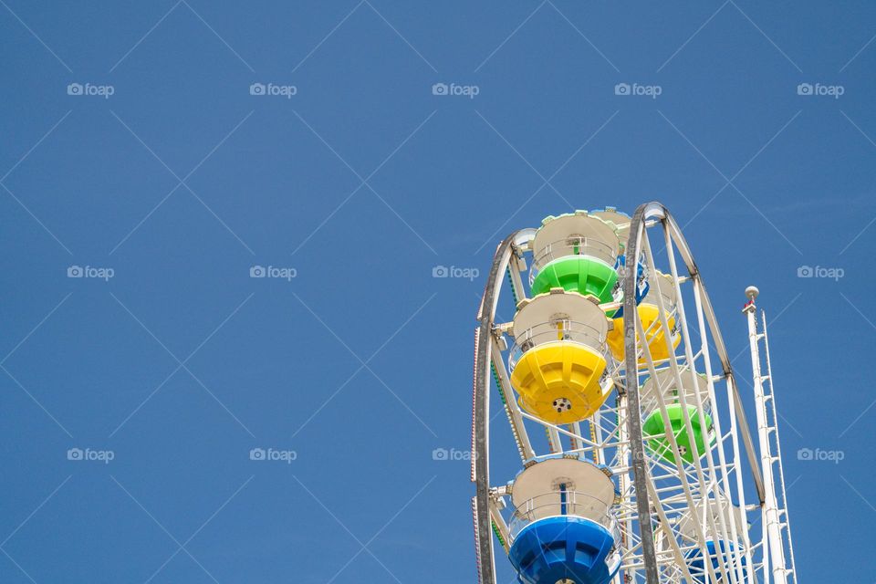 A ferris wheel under the blue sky