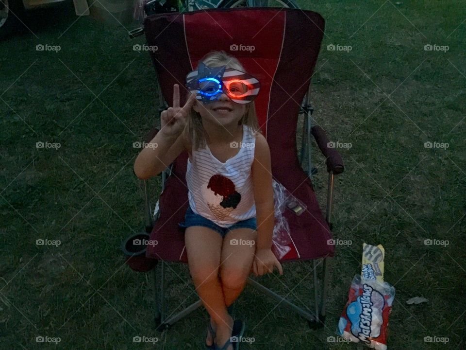 Glow in the dark glasses