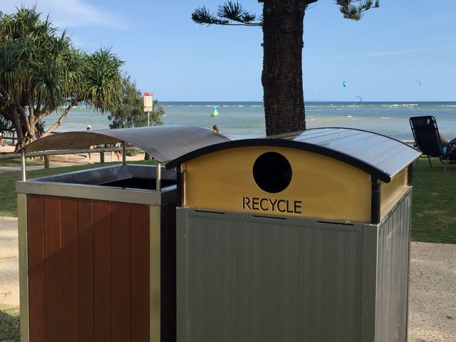 Recycling bin