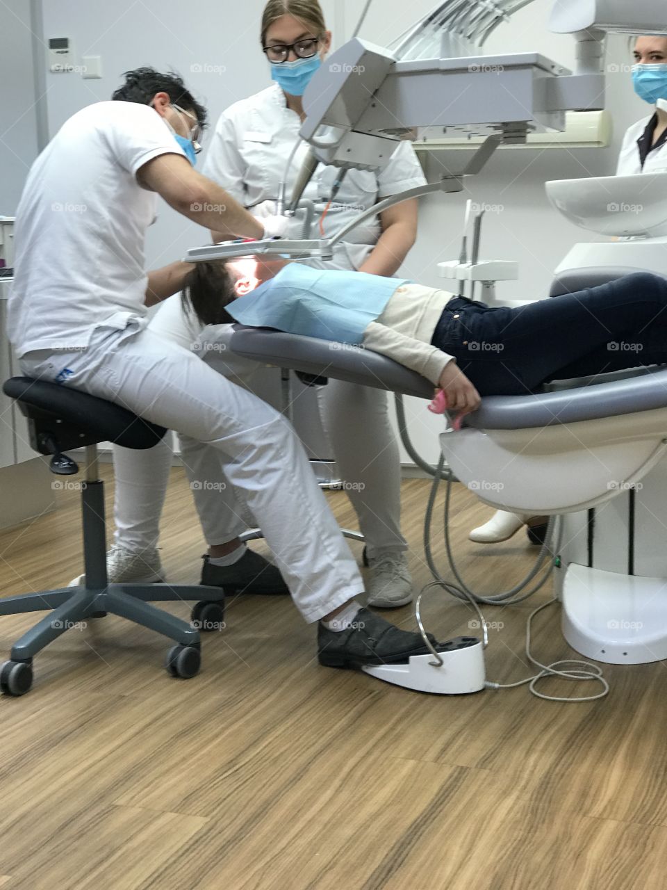A kind is at dentist 