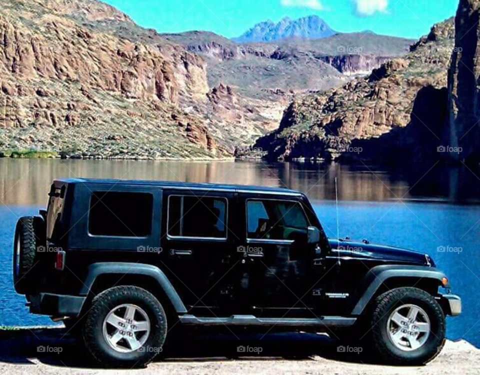 Jeep at Canyon Lake, AZ
