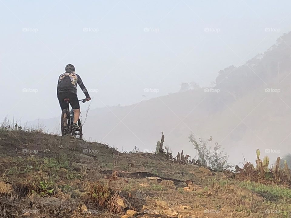 Pedalando nas alturas. 