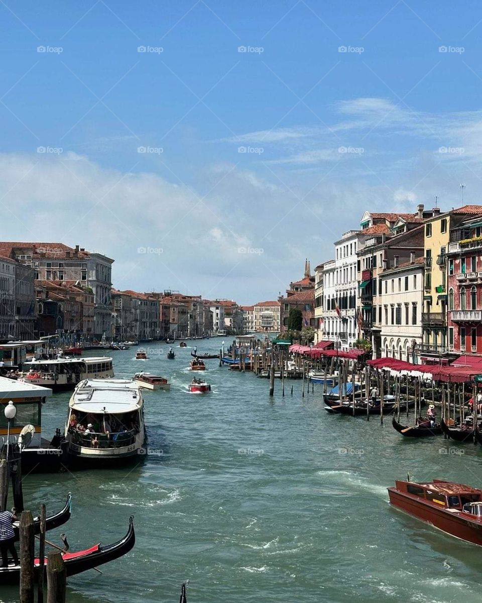A very beautiful coastal picture on the beach, and the sweetness of the calm water in it is more than wonderful