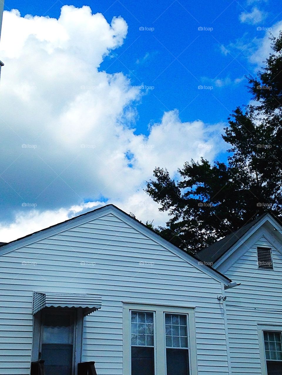 Whit house and the blue sky