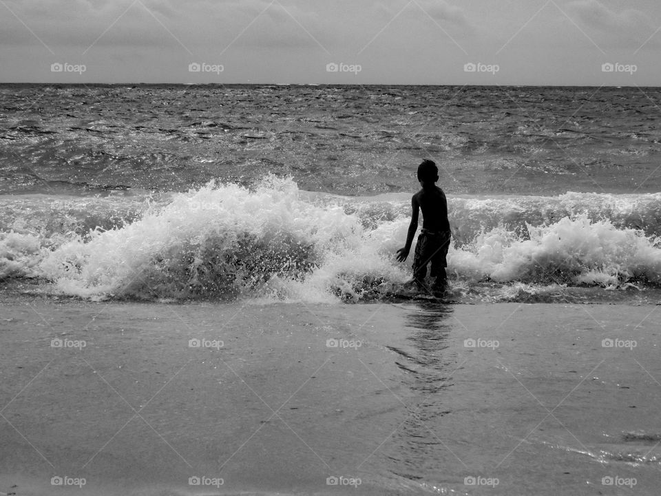 Silhouette in the ocean sun 