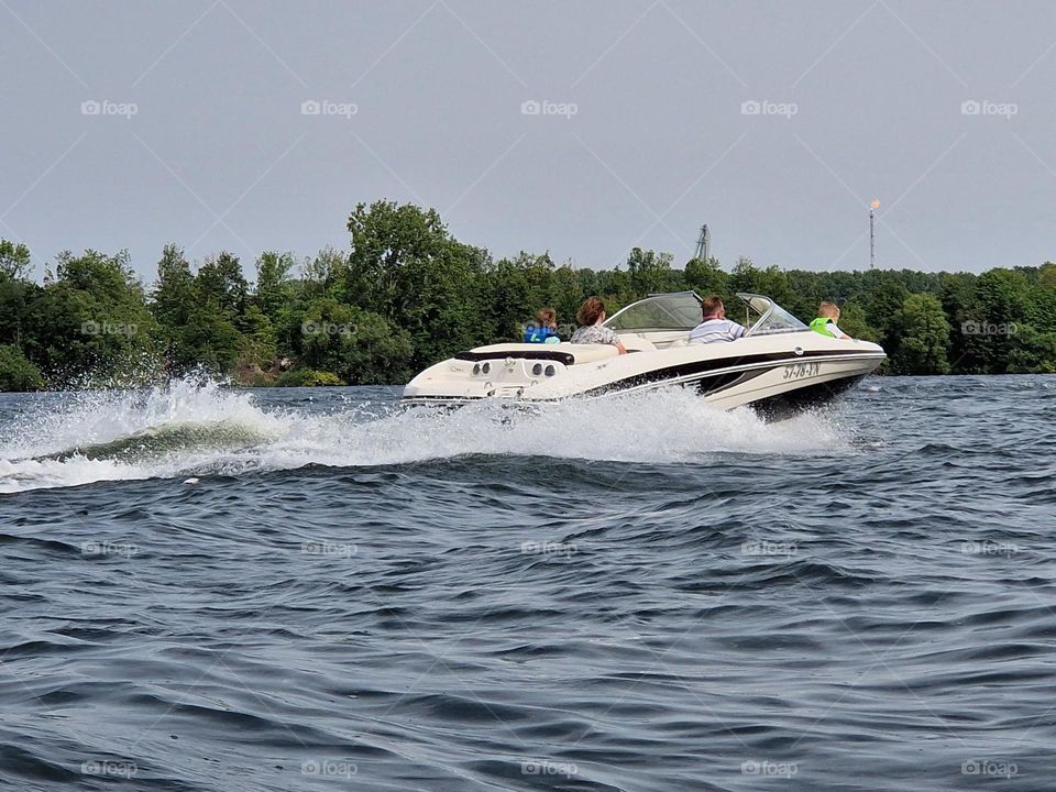 inboard speedboat on the Brielse lake