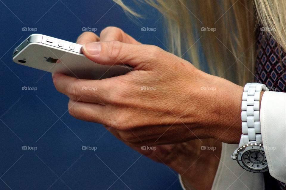 mobile woman hands art by medelis