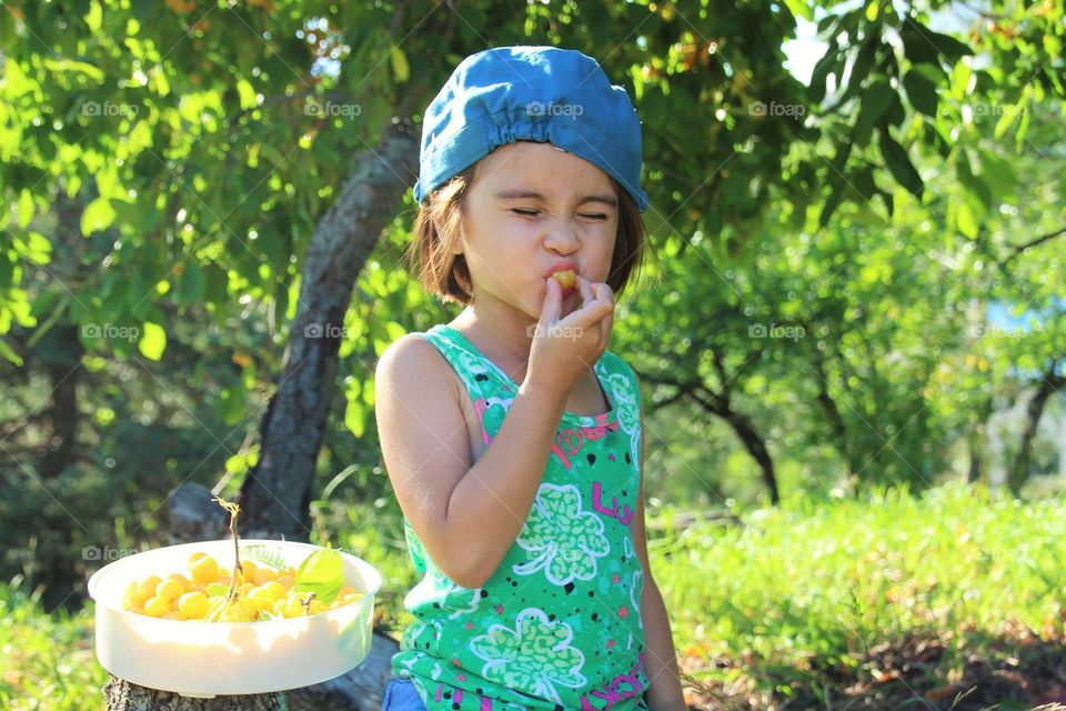 Eating cherries