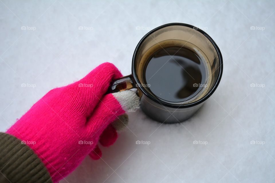 Close up of a hand holding coffee cup