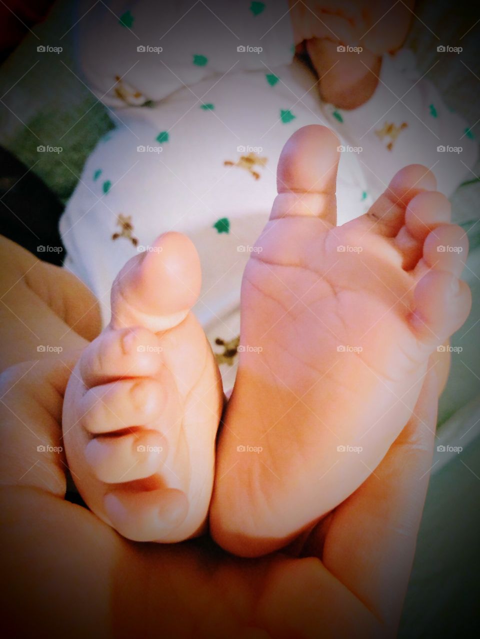 tiny baby feet and toes