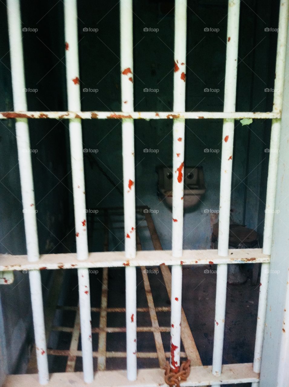 Moundsville WV prison museum—inmates prison cell, peeling paint, sink, bunk