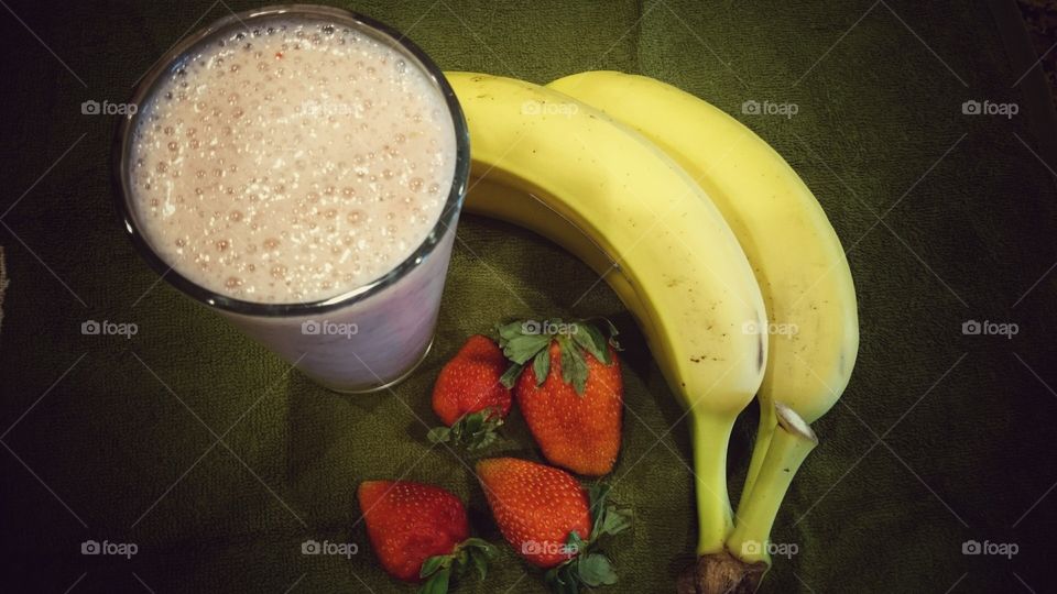 my morning strawberry and banana smoothie simply healthy