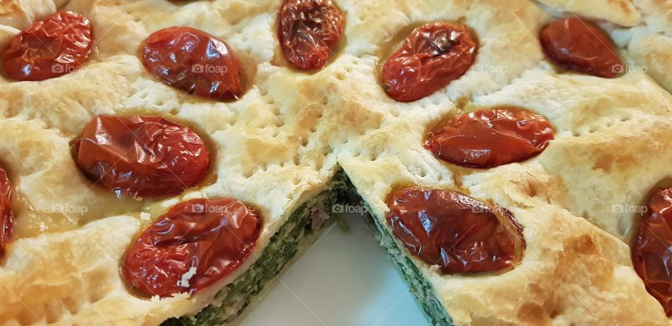 Savory pie with cherry tomatoes and spinach