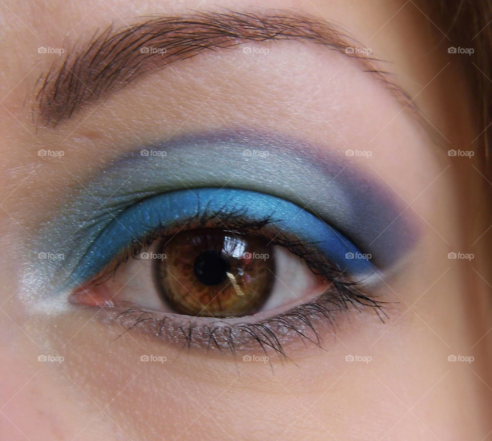 azure make-up / amateurish