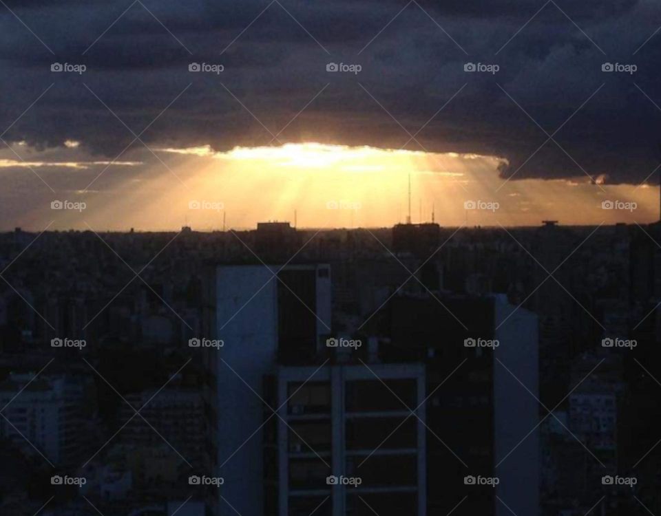 Simplemente es una foto maravillosa, tomada en el lugar preciso y en el momento preciso. 
Gracias Planeta Tierra 🌎 por tantas maravillas visuales que nos manifiestas. @JayPerlaXplosivo