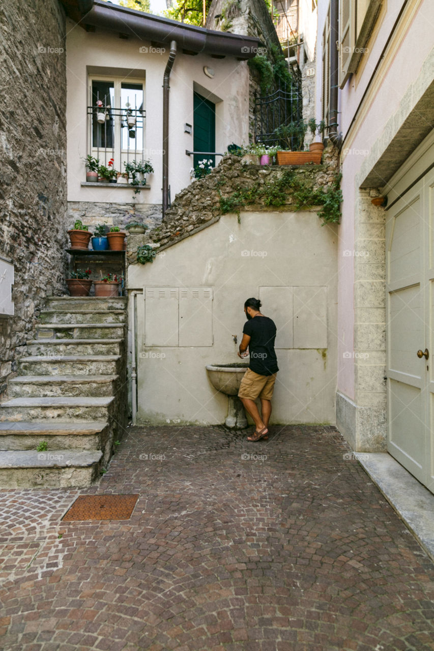 Lago Como no norte da Itália é um lugar lindo para se conhecer na Europa, com paisagens incríveis!