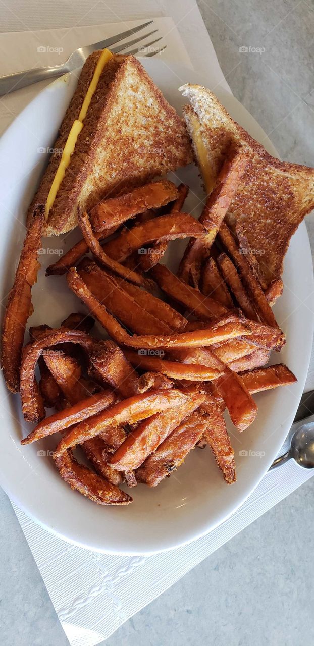 Grilled cheese with sweet potato fries