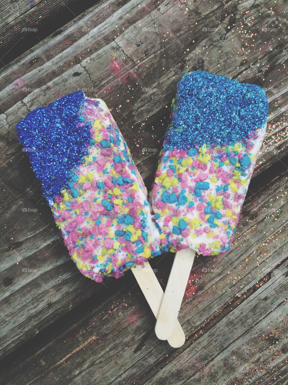 Glittery pops ready to eat