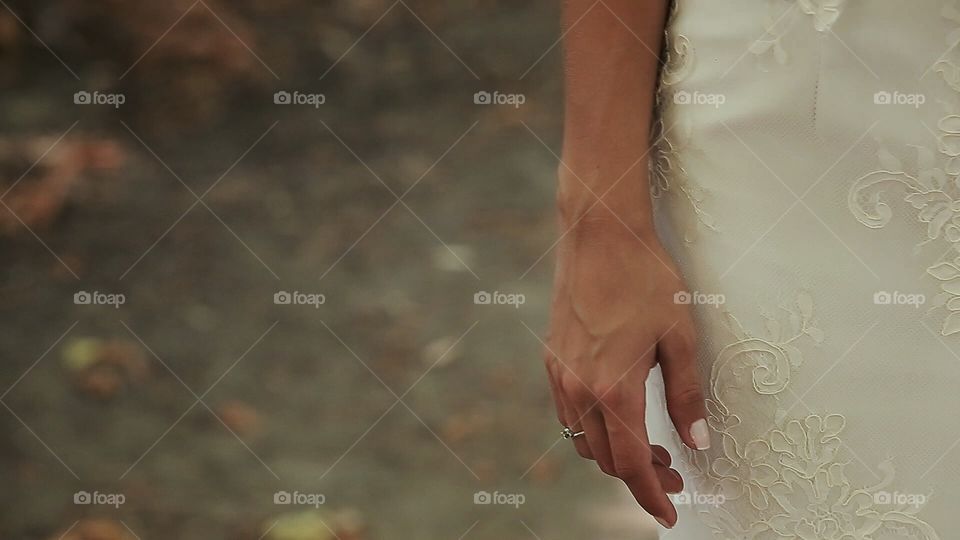 Hands of bride 