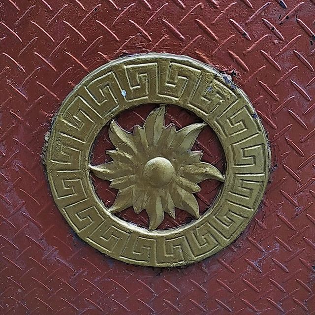 Metal fence pattern