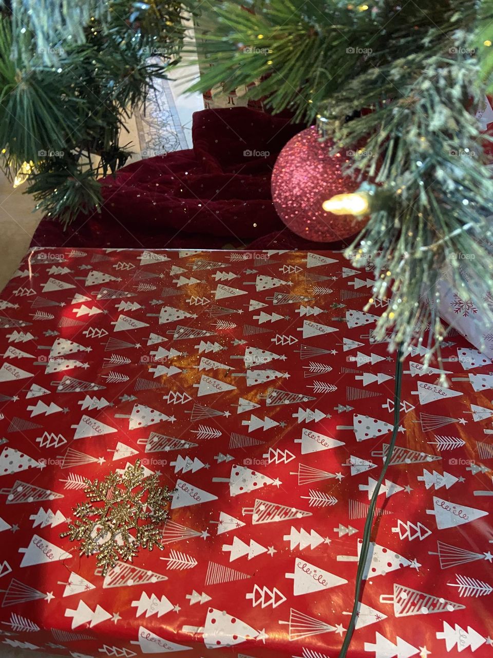 Who says good things come in small packages? I would love to know what’s in this big beautifully wrapped box. Possibly nothing because it was part of a Christmas display in the lobby of one of my favorite diners, Rainbow Diner in Brick,NJ. So pretty!
