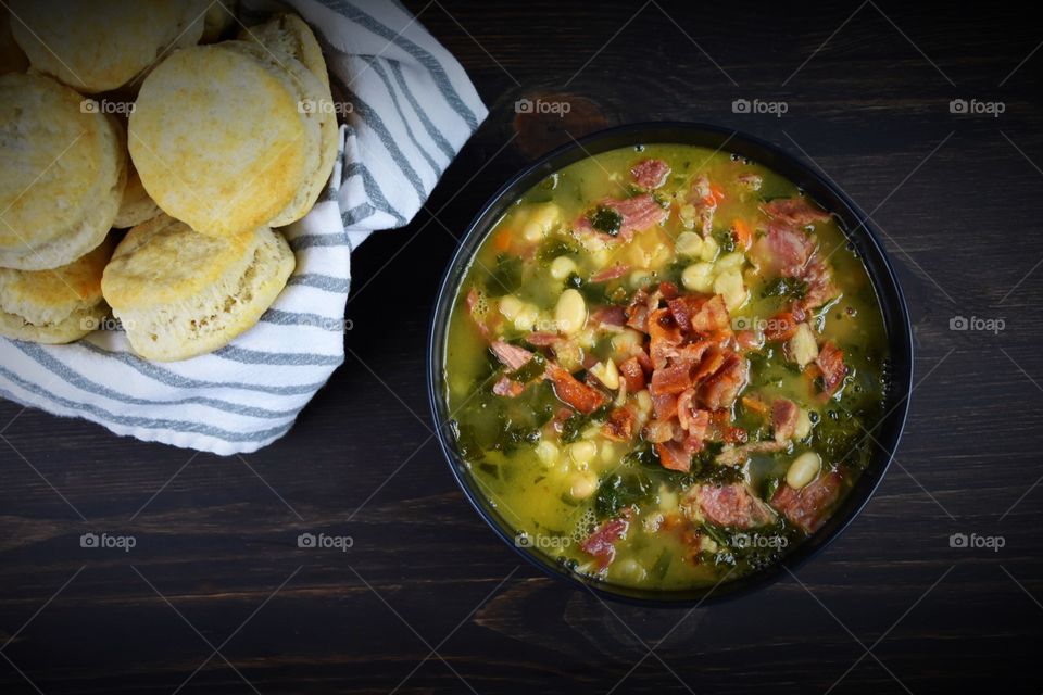 Ham and white bean soup served with biscuits 