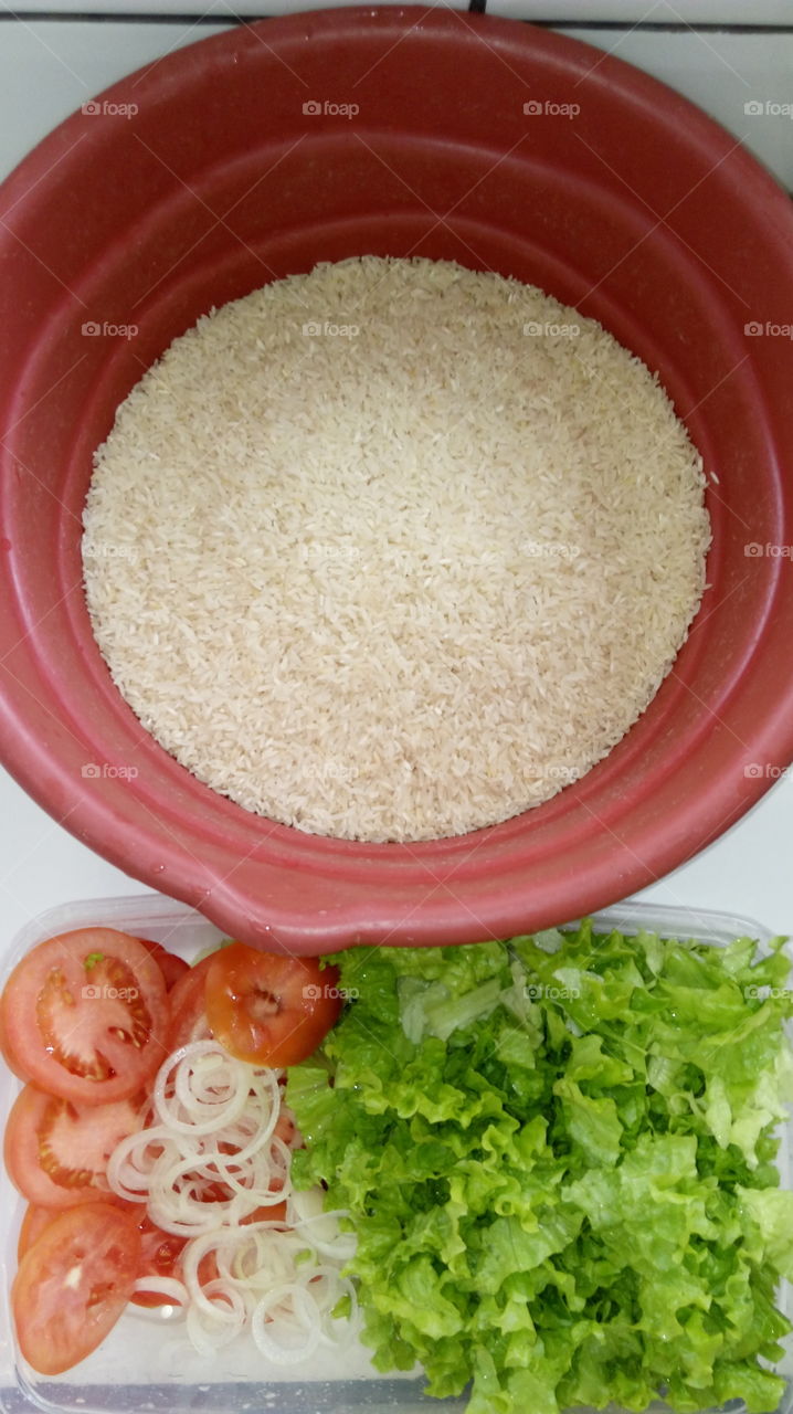 #Rice # Tomate # Onion # Lettuce 
Follow me on instagram 📷 : F_igayredo18