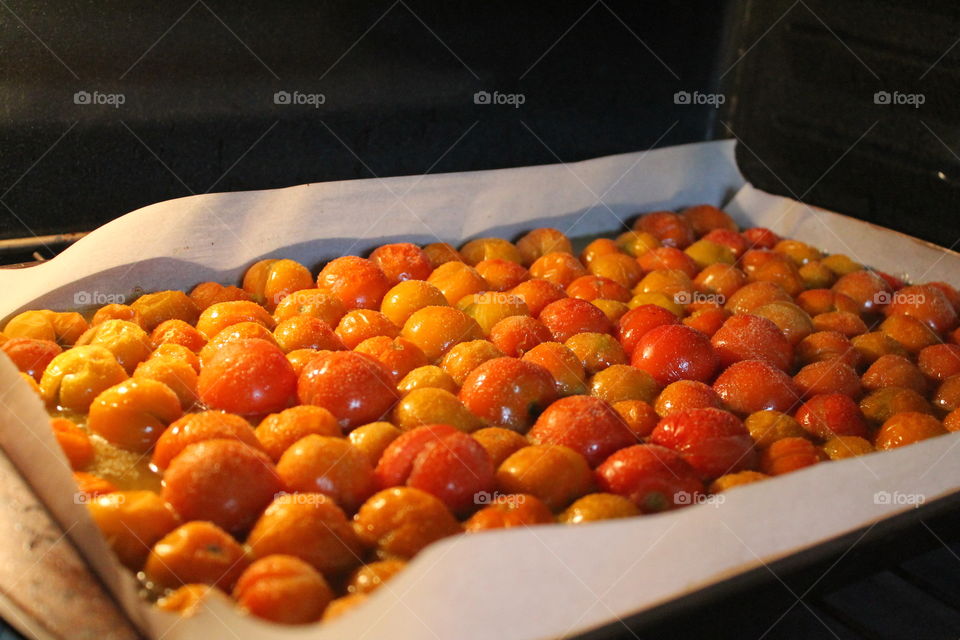 roasting tomatoes