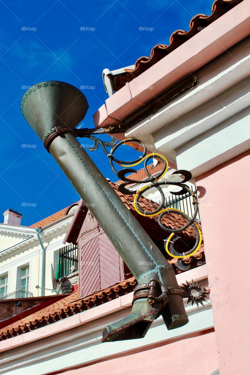 Water pipe decor at house 