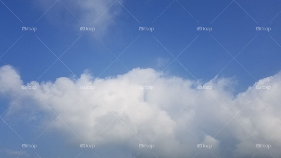 Mokumoku clouds bring the summer😄