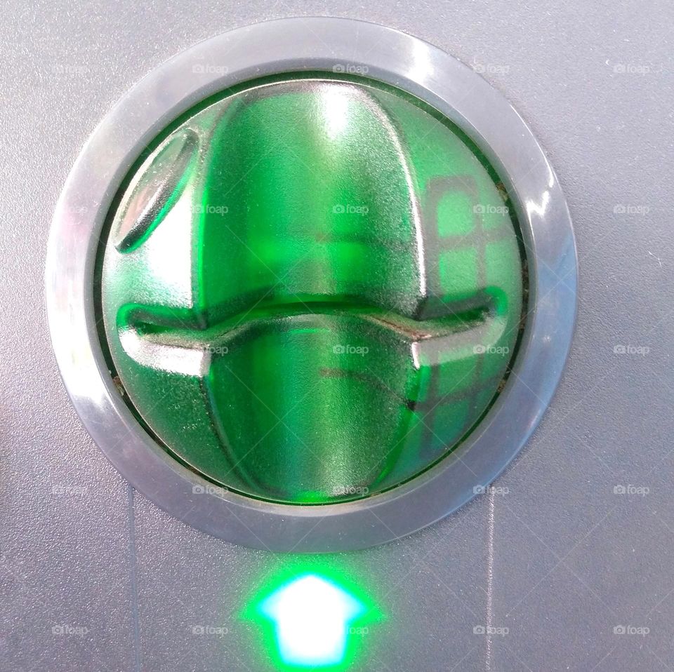 Green circle to insert atm card