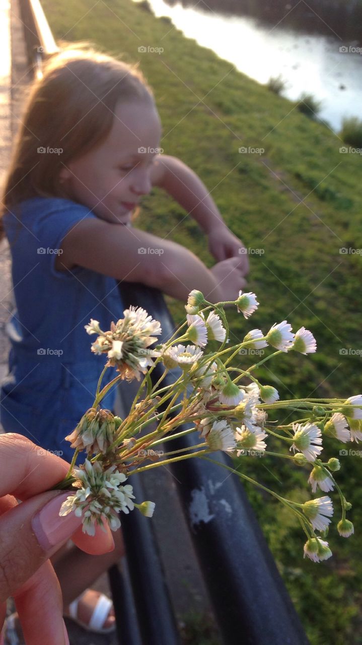 Kids take beautiful flowers 