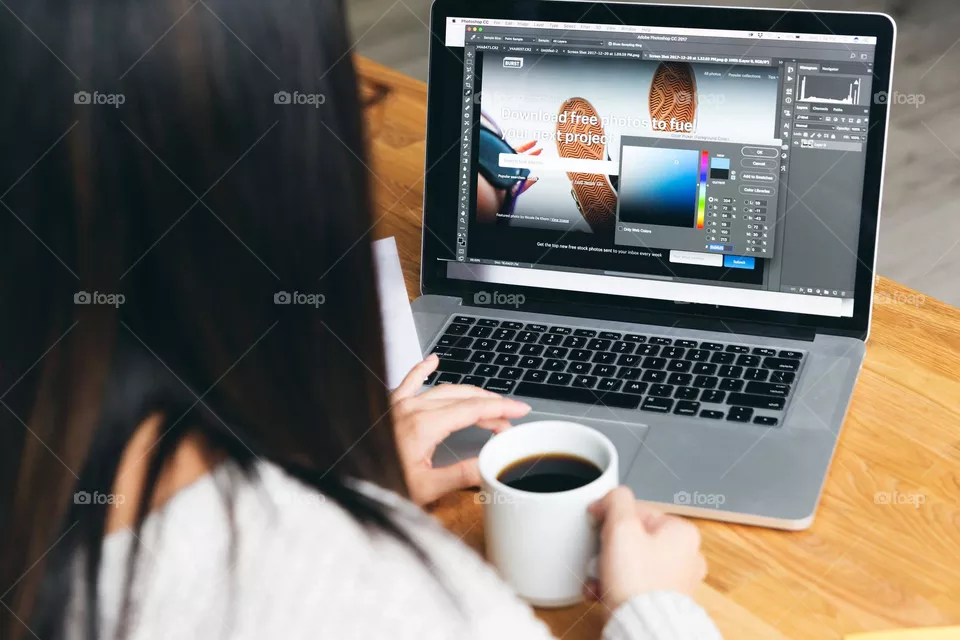 designer picking coloris for website