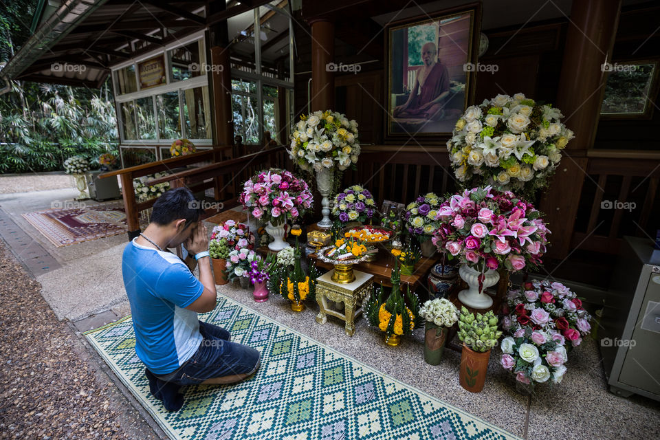 Man pray respect in the temple 