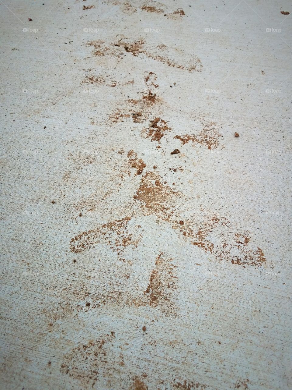 Mud track on cement