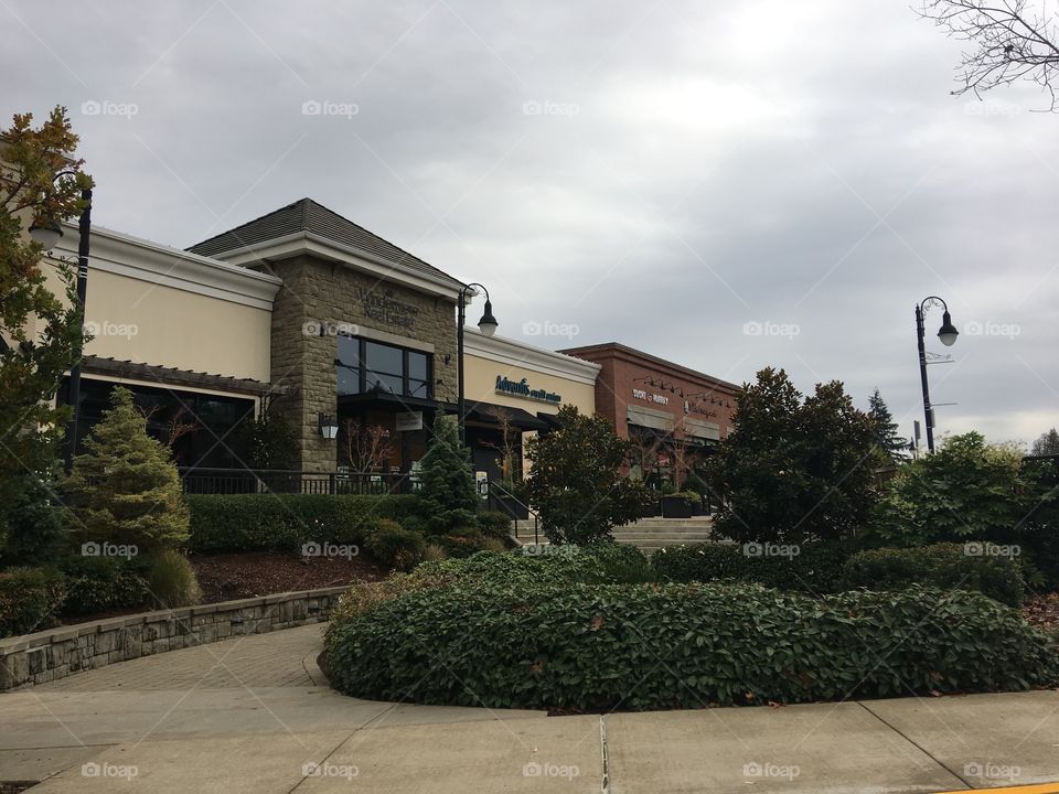 A very nice appointed suburban shopping area in West Linn Oregon