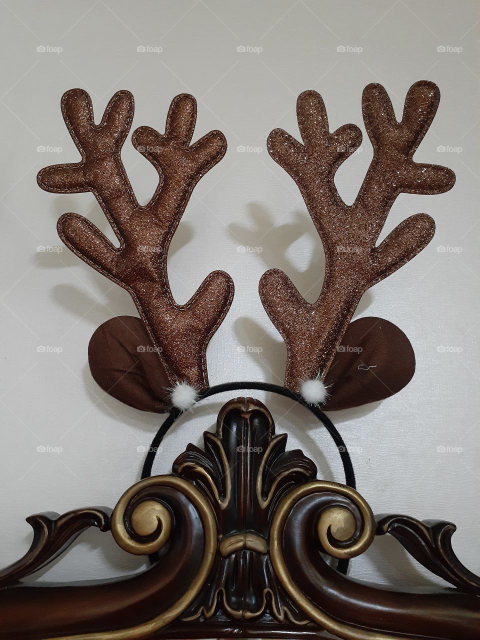 an mirror head thats carve in a unique  design with the deer head band on it.