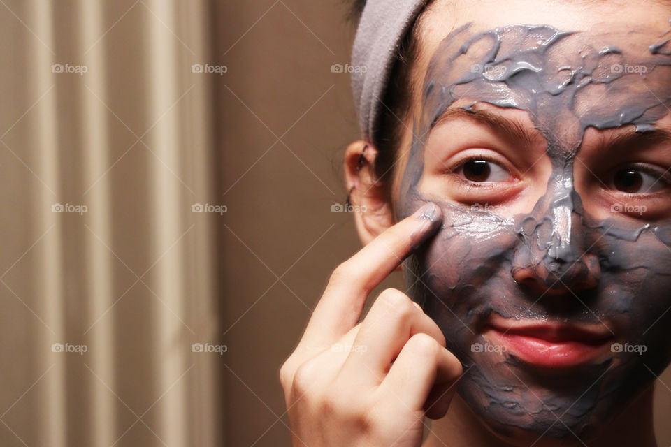 Applying a facial mud mask