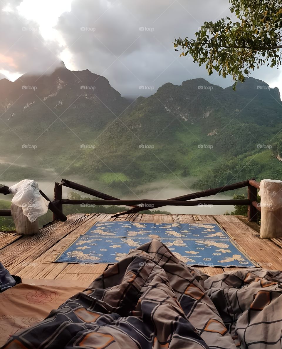 The mattress offers a view of the nature of the mountains.